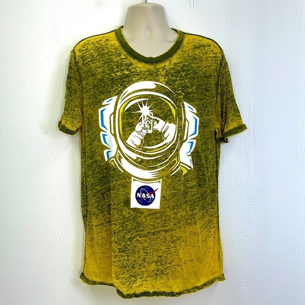 NASA - Vintage Yellow & Black Astronaut Selfie Short Sleeve Shirt Size Large